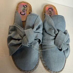 Circus by Sam Edelman Light Gray Bow Espadrille Mule Slides